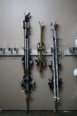 Ski Rack Wall Unit – Includes 5 Ski Key Locks (Keyed Alike – Assorted Colors)
