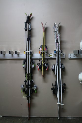 Ski Rack Wall Unit – Includes 5 Ski Key Locks (Keyed Alike – Assorted Colors)